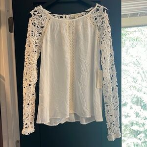 Elegant White Lace Sleeve Top